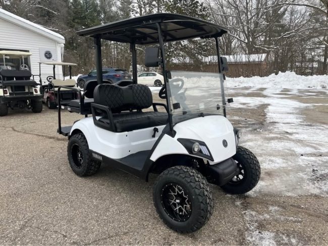 2018 White & Black Yamaha