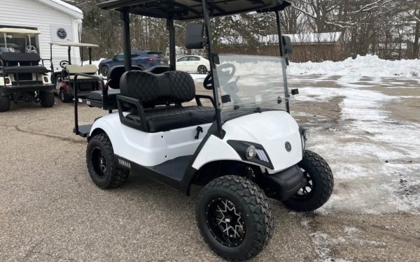 2018 White & Black Yamaha