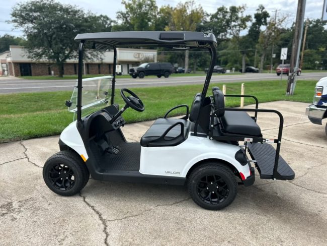 96594689-1805-4BAB-8E85-FCA55F41C917_1_105_c White E-Z-Go Cart