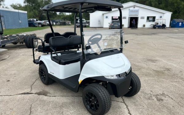 F86D98D9-EB2F-46B2-BFAA-572862A90249_1_105_c-aspect-ratio-600-375 White E-Z-Go Cart